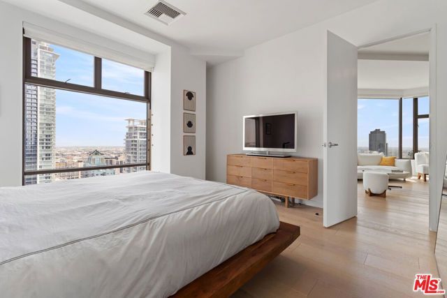 801 S Grand Avenue 2211, Los Angeles, CA 90017
