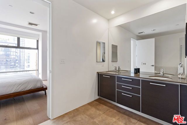 801 S Grand Avenue 2211, Los Angeles, CA 90017