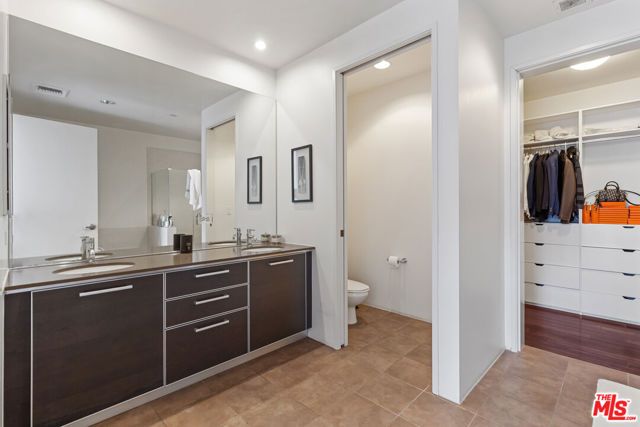 801 S Grand Avenue 2211, Los Angeles, CA 90017