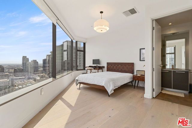801 S Grand Avenue 2211, Los Angeles, CA 90017
