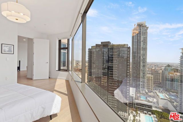 801 S Grand Avenue 2211, Los Angeles, CA 90017