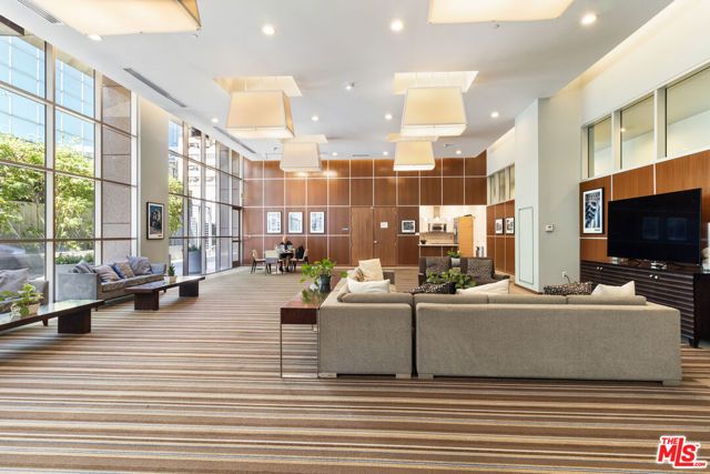 801 S Grand Avenue 2211, Los Angeles, CA 90017