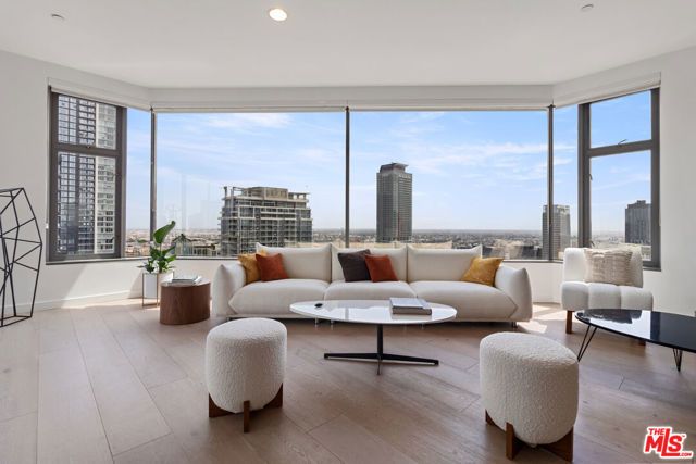 801 S Grand Avenue 2211, Los Angeles, CA 90017
