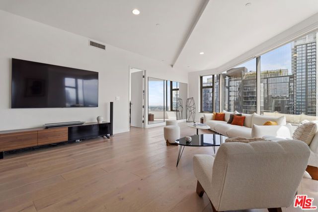 801 S Grand Avenue 2211, Los Angeles, CA 90017