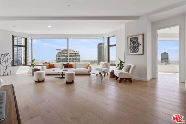 801 S Grand Avenue 2211, Los Angeles, CA 90017