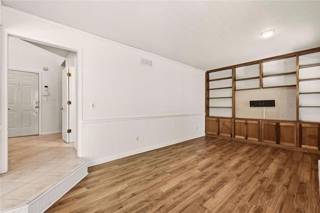 6112 N Strathbury Avenue, Kansas City, MO 64151