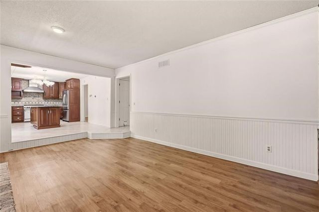 6112 N Strathbury Avenue, Kansas City, MO 64151