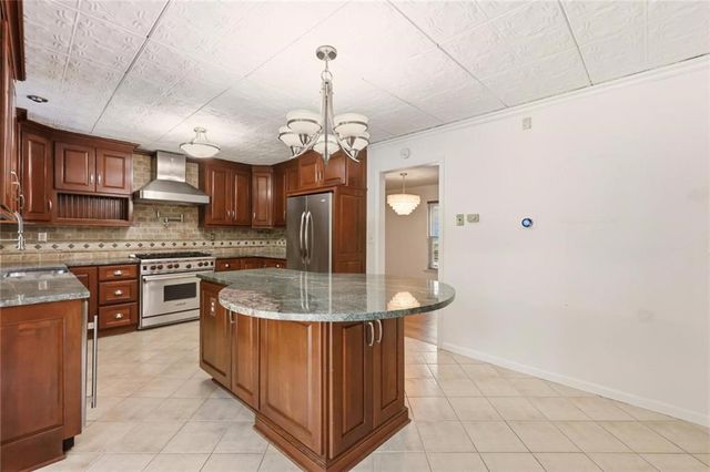 6112 N Strathbury Avenue, Kansas City, MO 64151