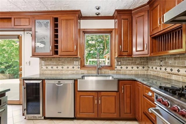 6112 N Strathbury Avenue, Kansas City, MO 64151