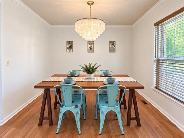 6112 N Strathbury Avenue, Kansas City, MO 64151