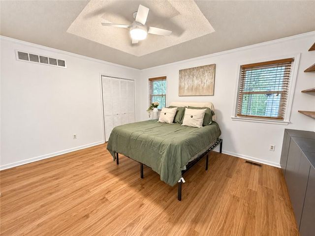 6112 N Strathbury Avenue, Kansas City, MO 64151