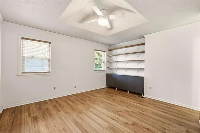 6112 N Strathbury Avenue, Kansas City, MO 64151