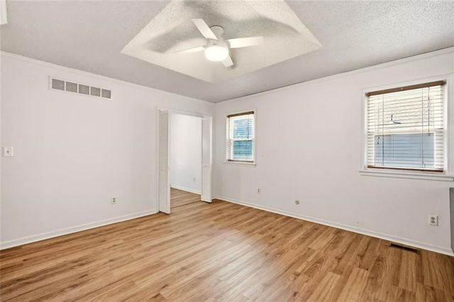 6112 N Strathbury Avenue, Kansas City, MO 64151