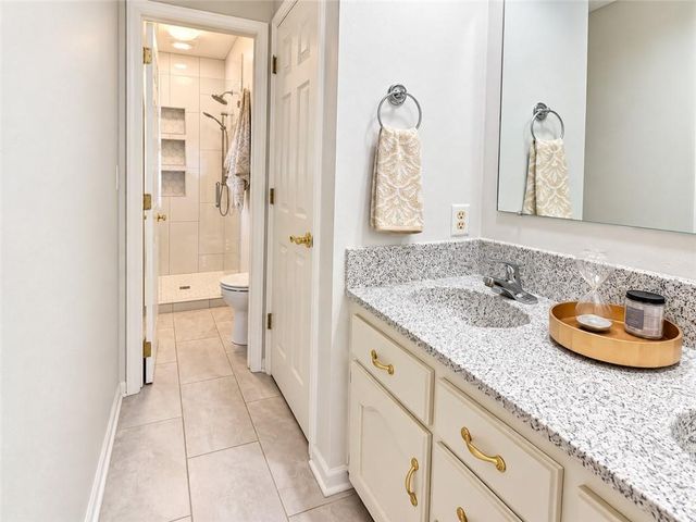6112 N Strathbury Avenue, Kansas City, MO 64151
