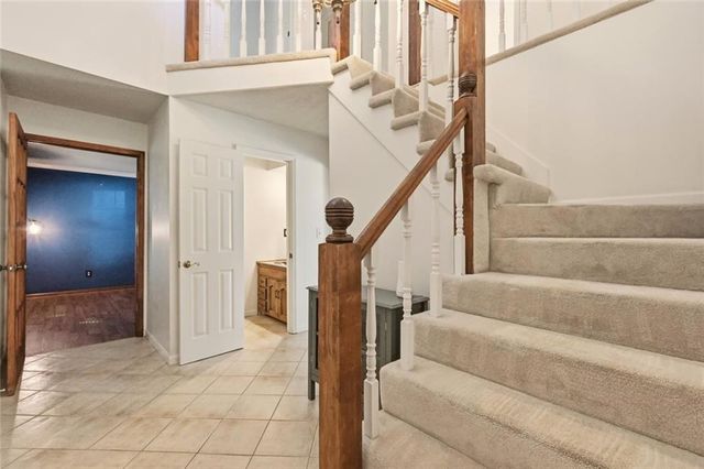 6112 N Strathbury Avenue, Kansas City, MO 64151