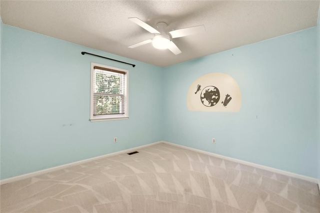 6112 N Strathbury Avenue, Kansas City, MO 64151