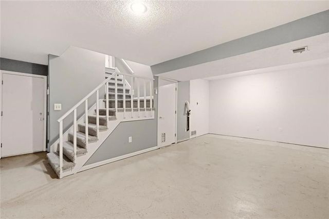 6112 N Strathbury Avenue, Kansas City, MO 64151