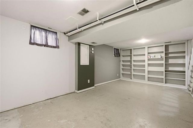 6112 N Strathbury Avenue, Kansas City, MO 64151
