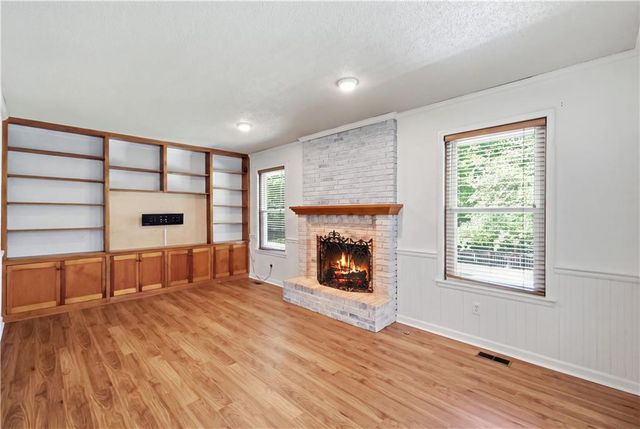 6112 N Strathbury Avenue, Kansas City, MO 64151