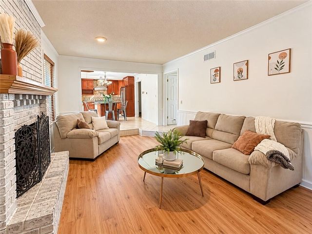 6112 N Strathbury Avenue, Kansas City, MO 64151