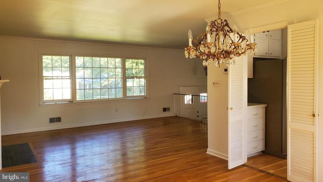 6449 JOHNS RD, Falls Church, VA 22043