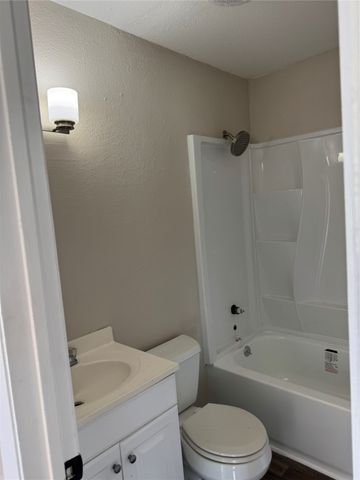 927 S Avenue H, Clifton, TX 76634