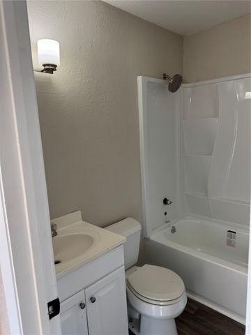 927 S Avenue H, Clifton, TX 76634