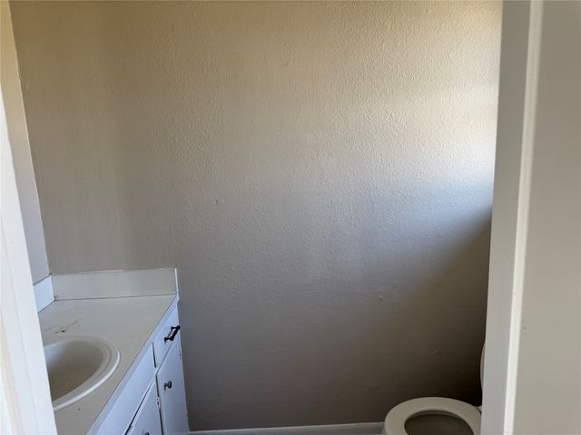 927 S Avenue H, Clifton, TX 76634