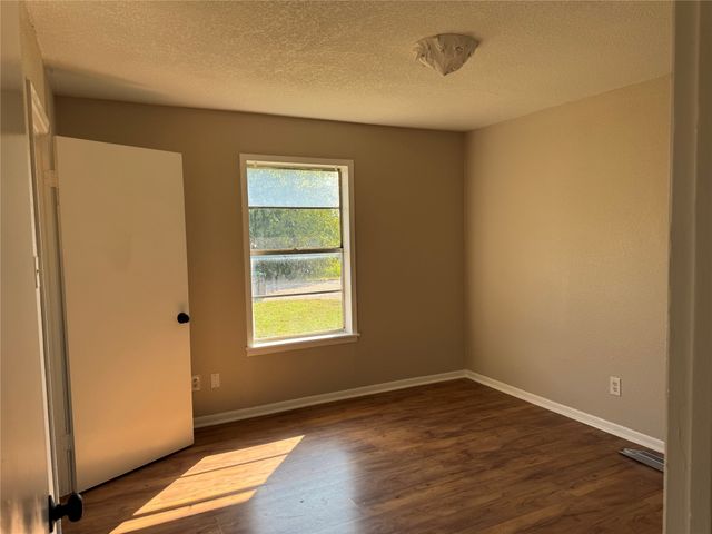 927 S Avenue H, Clifton, TX 76634