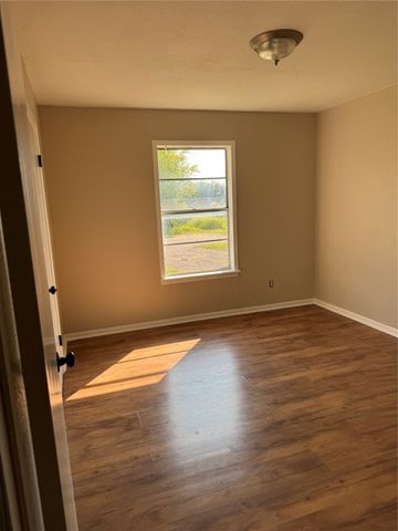 927 S Avenue H, Clifton, TX 76634