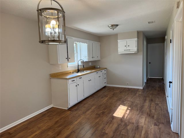 927 S Avenue H, Clifton, TX 76634