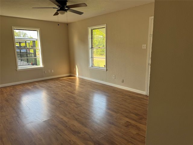 927 S Avenue H, Clifton, TX 76634