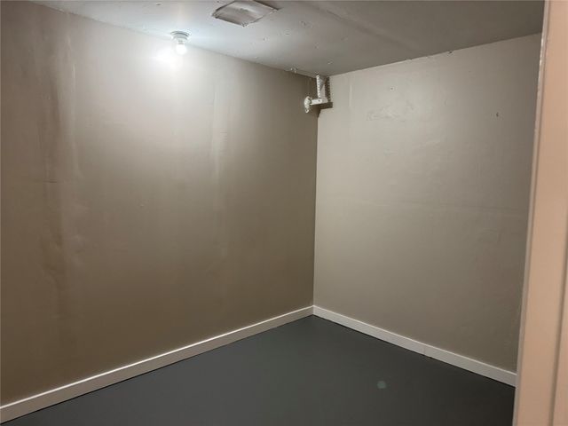 927 S Avenue H, Clifton, TX 76634