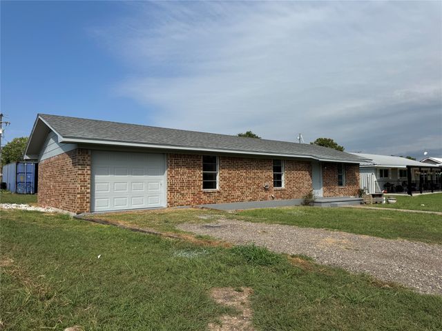 927 S Avenue H, Clifton, TX 76634