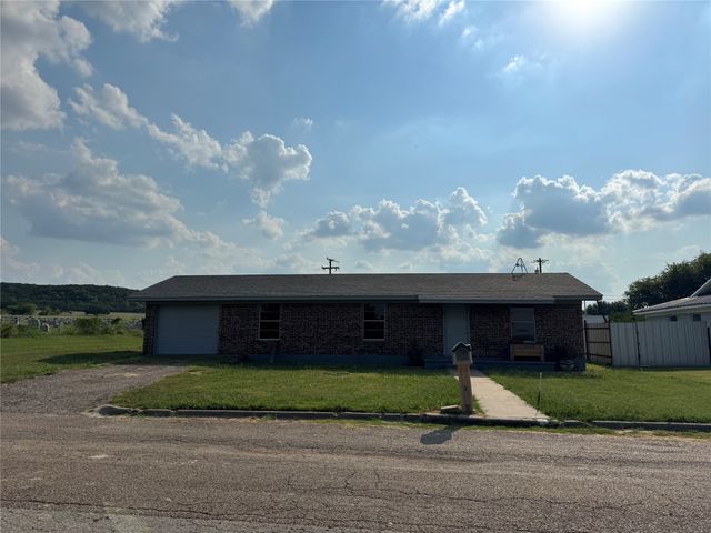 927 S Avenue H, Clifton, TX 76634