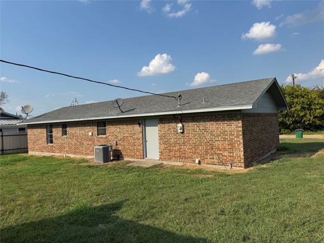 927 S Avenue H, Clifton, TX 76634