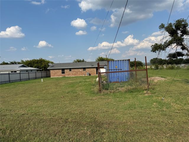 927 S Avenue H, Clifton, TX 76634