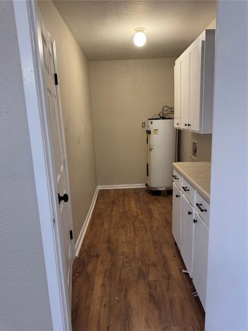 927 S Avenue H, Clifton, TX 76634