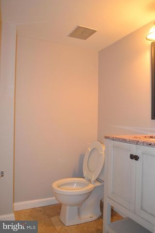 1 INGLESIDE CT, Rockville, MD 20850