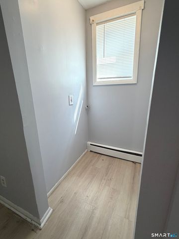 8 Lawrence Street, Waterbury, CT 06708