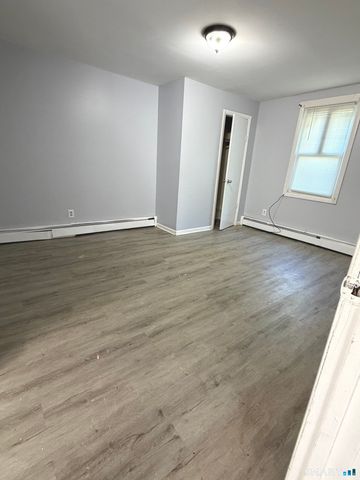 8 Lawrence Street, Waterbury, CT 06708