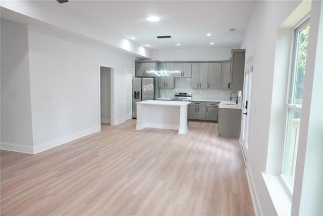 198 Stanhope NW Circle, Atlanta, GA 30314