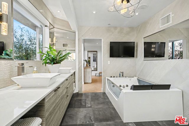 7944 Fareholm Drive, Los Angeles, CA 90046