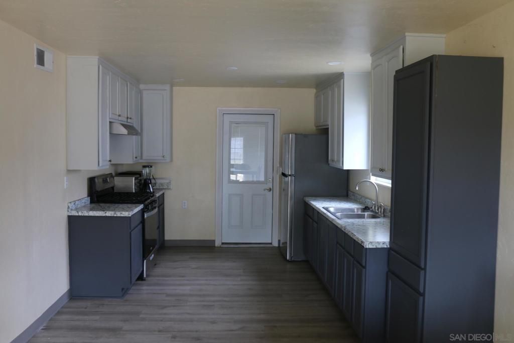 Image 3 of property listing at 7021 Madrone Ave, San Diego, CA 92114