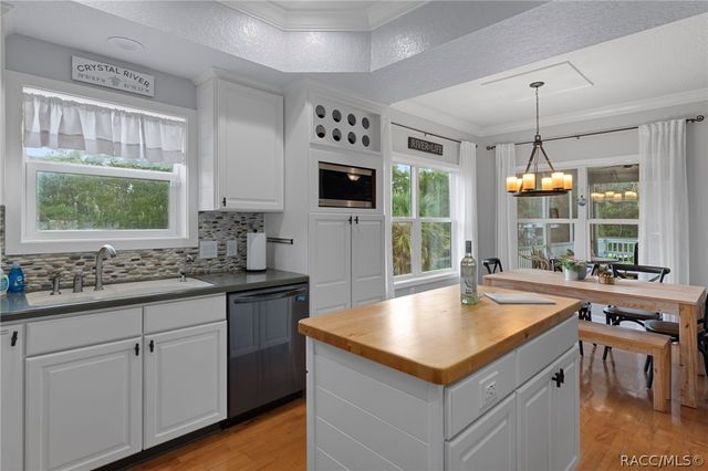 3625 N Suwannee Point, Crystal River, FL 34428