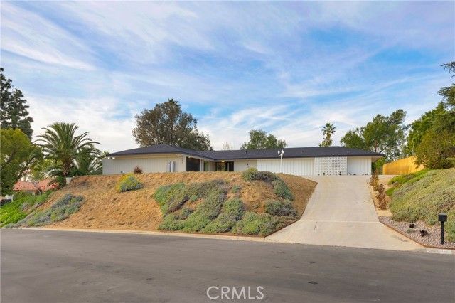 20079 Westpoint Drive, Riverside, CA 92507