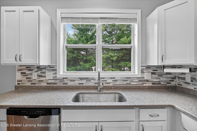 6980 Abbey Lane 86, Grand Ledge, MI 48837
