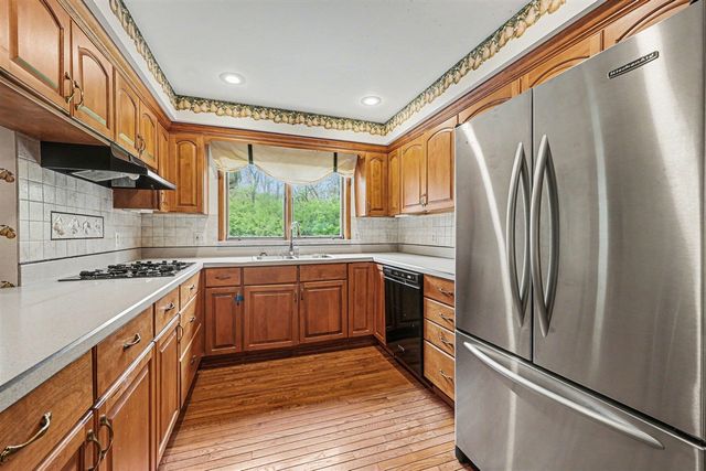 6595 Napier Road, Plymouth, MI 48170