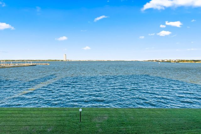 351 Lakeside Lane 204, Houston, TX 77058