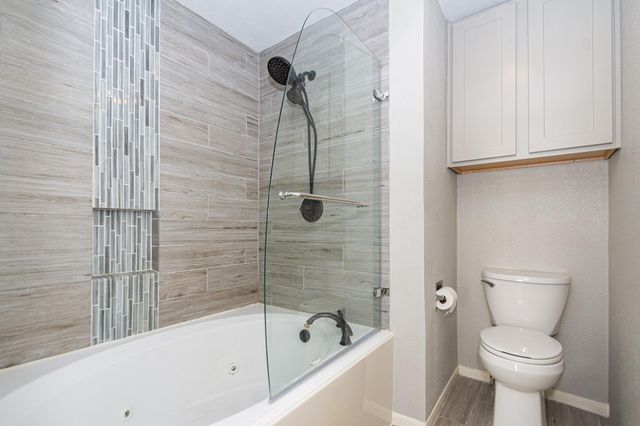 351 Lakeside Lane 204, Houston, TX 77058